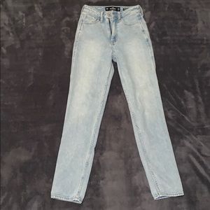 Hollister Ultra High-Rise Mom Jean